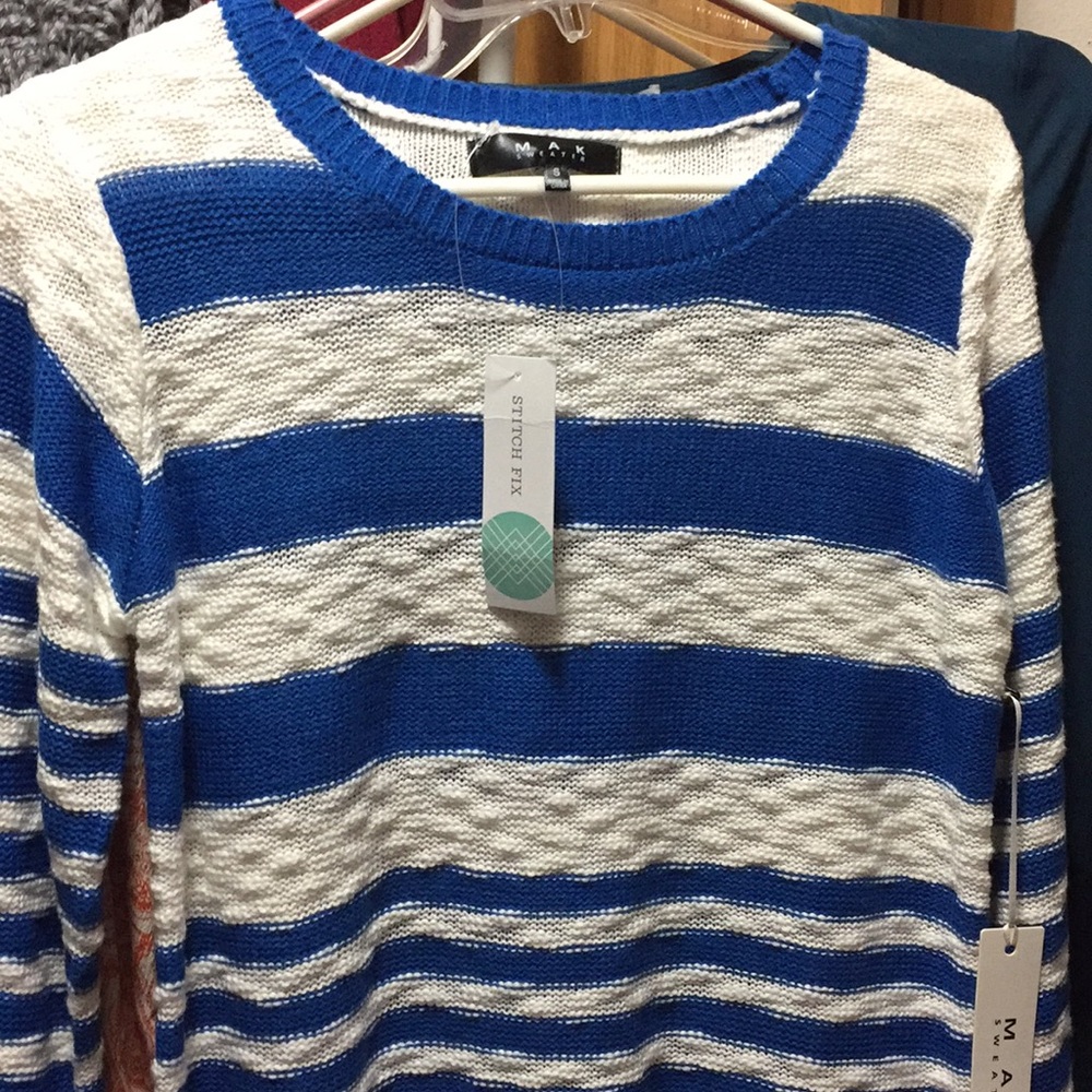 MAK sweater size small